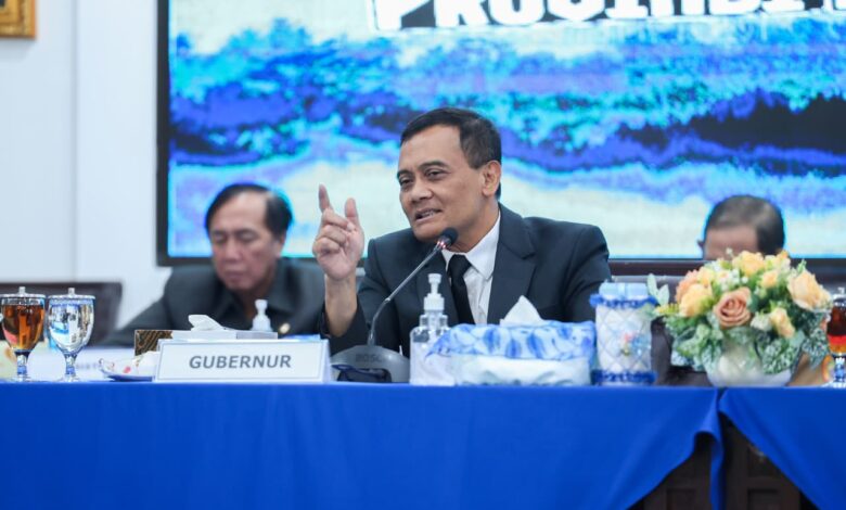 Rp200 Miliar Digeber, Ahmad Luthfi Kejar Jalan Provinsi Jateng Kembali Mulus 96 Persen