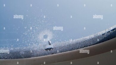 Lubang Kecil di Jendela Pesawat Ini Menahan Tekanan, Sekaligus Menjaga Pandangan Tetap Jernih