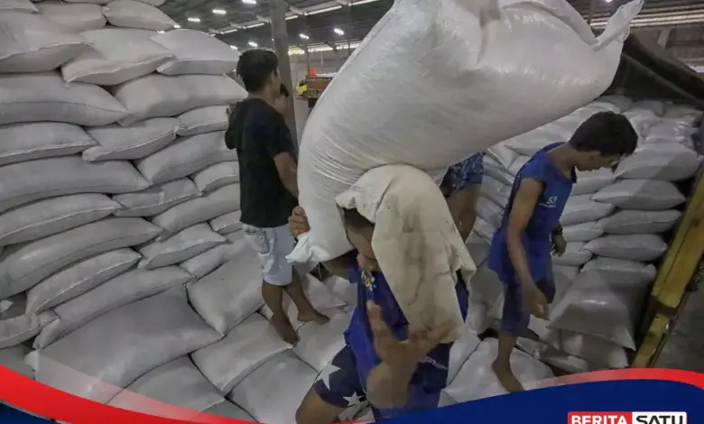 Bulog Gelontorkan Beras SPHP, Bantuan Pangan Dipercepat Demi Tahan Harga Beras