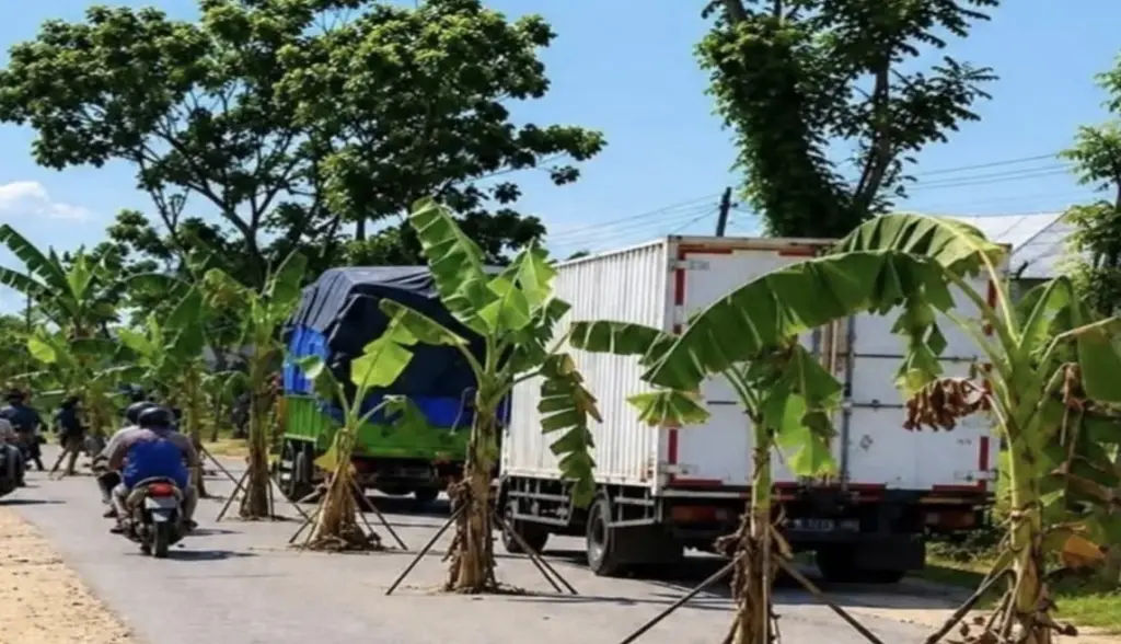 Rp200 Miliar Dialihkan, Warga Jateng Tak Lagi Menunggu Jalan Rusak Sampai September