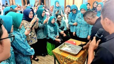 PKK Jateng Ajari Cara Goreng Lele Agar Lurus, Duri Pun Lebih Mudah Diatasi