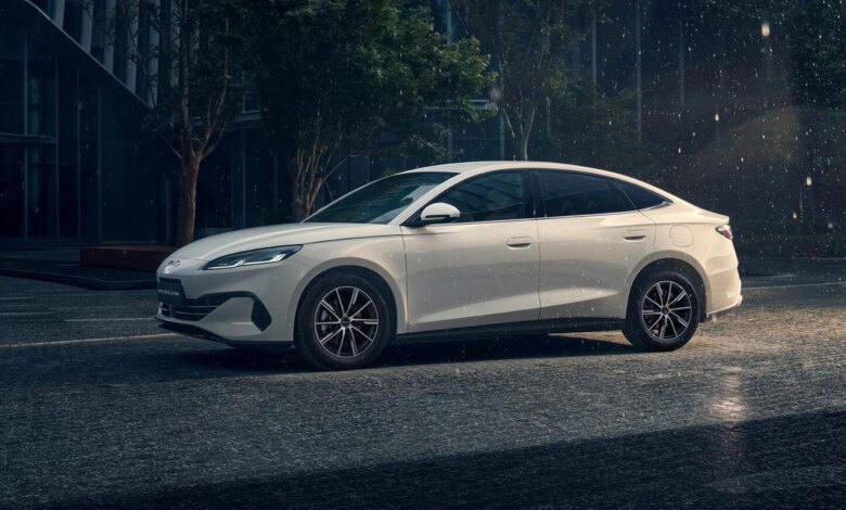 BYD Seal 2026 Bisa Jadi Genset Senyap, Fitur V2L 3,3 kW yang Mengubah Fungsi Mobil
