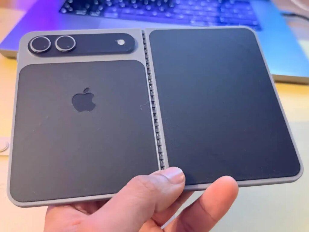 Dummy iPhone Fold Terkuak, Layar 7,8 Inci dan Kamera Ganda Apple Muncul