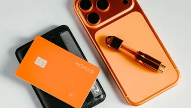 Nomad Ubah Charger MagSafe Jadi Oranye Mewah, Ada Kartu AirTag Tipis Edisi Khusus