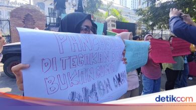 Ibu-Ibu Datang ke DPRD Jabar, Protes PCMB yang Dinilai Membingungkan Orang Tua