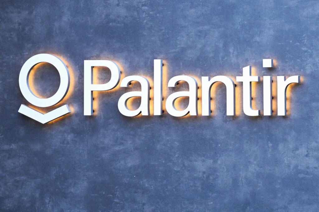Alex Karp Sebut AI Berlebihan Mirip Kecanduan, Palantir Tekankan Nilai Bukan Volume