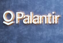 Alex Karp Sebut AI Berlebihan Mirip Kecanduan, Palantir Tekankan Nilai Bukan Volume