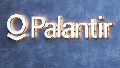 Alex Karp Sebut AI Berlebihan Mirip Kecanduan, Palantir Tekankan Nilai Bukan Volume
