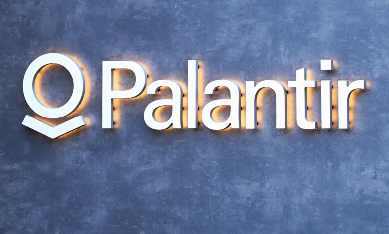 Alex Karp Sebut AI Berlebihan Mirip Kecanduan, Palantir Tekankan Nilai Bukan Volume