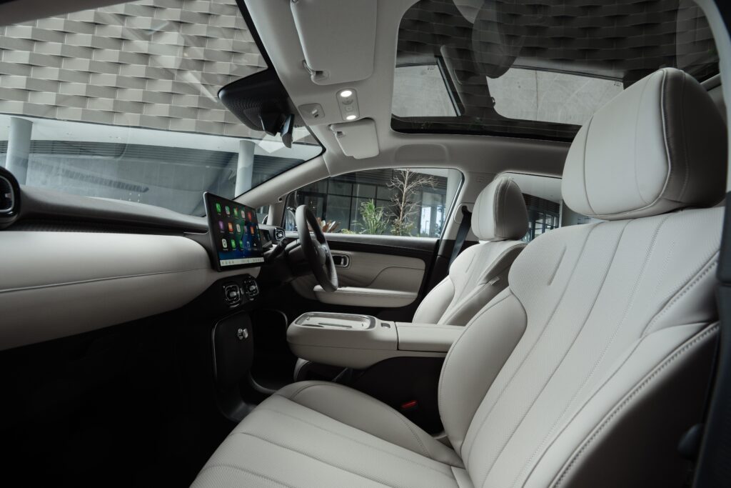 GAC Aion UT Premium 2026, Kabin Layar Besar dan Fitur Nyamannya Bikin Kelasnya Naik