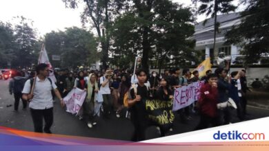 Mahasiswa Tertib Akhiri Aksi di DPRD Jabar Setelah Sampaikan Tuntutan ke Dewan