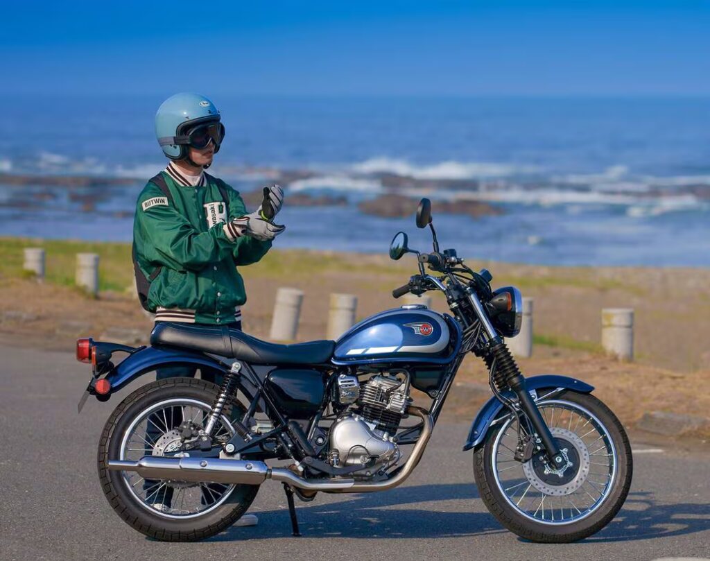 Kawasaki W230 Bawa Aura Klasik, Motor Ringan yang Nyaman Dipakai Harian