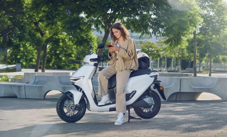 Diskon Honda Tembus Rp20 Juta, CUV e Makin Menggoda dengan Charger Lengkap