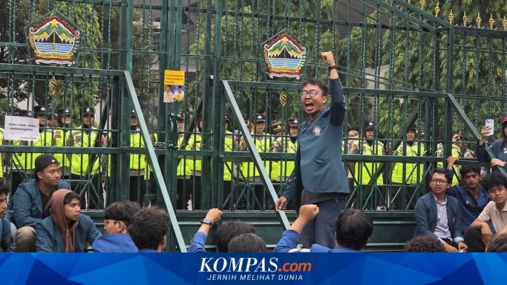Mahasiswi Undip Soroti Ruang Sipil yang Terdesak, Demo di Kantor Gubernur Jateng Memanas
