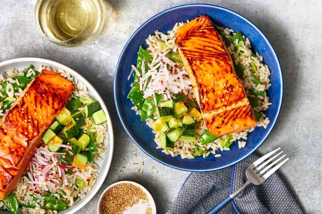 Makan Siang 15 Menit yang Bikin Kenyang, Spicy Salmon Rice Bowl Ini Mengejutkan Sederhana