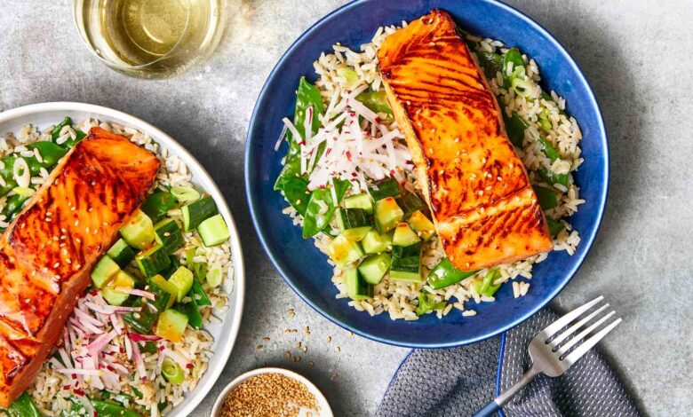 Makan Siang 15 Menit yang Bikin Kenyang, Spicy Salmon Rice Bowl Ini Mengejutkan Sederhana