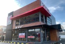 KFC Palu Dipasangi Spanduk Sanksi, Pajak Sudah Dipungut Tapi Telat Disetor Berulang Kali