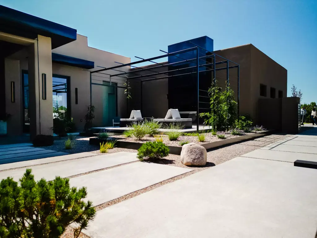 6 Tanaman Minimalis Outdoor yang Bikin Rumah Modern Tampak Rapi Tanpa Ribet