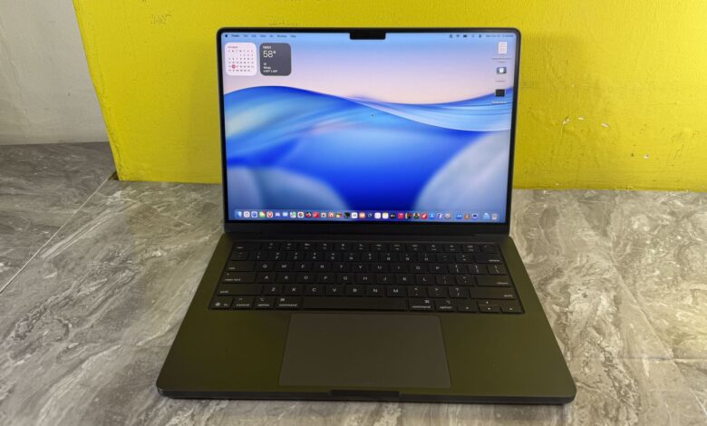 MacBook Pro Layar Sentuh Makin Dekat, Apple Mulai Ubah Prinsip Lamanya
