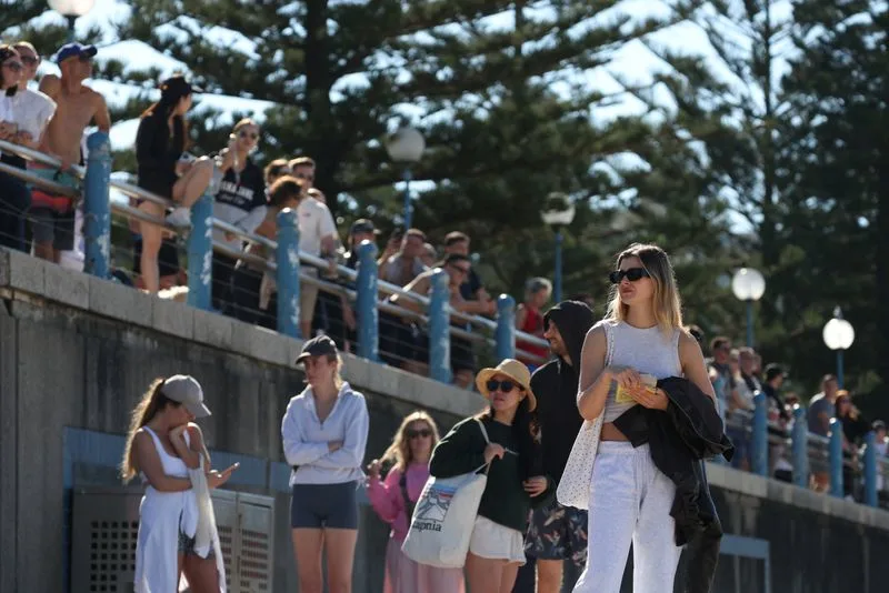 Serangan Hiu di Coogee Beach, Peselancar 30 Tahun Dievakuasi dengan Helikopter