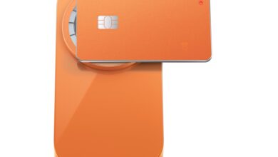 Nomad Bawa AirTag Seukuran Kartu Kredit, Edisi Stellar Orange Bikin Dompet Lebih Rapi