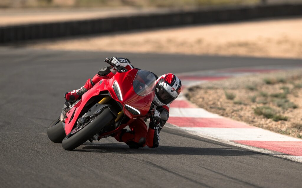 Ducati Panigale V2 S 100 Bawa Aura Balap 1970-An, Tapi Mesin Tetap Modern