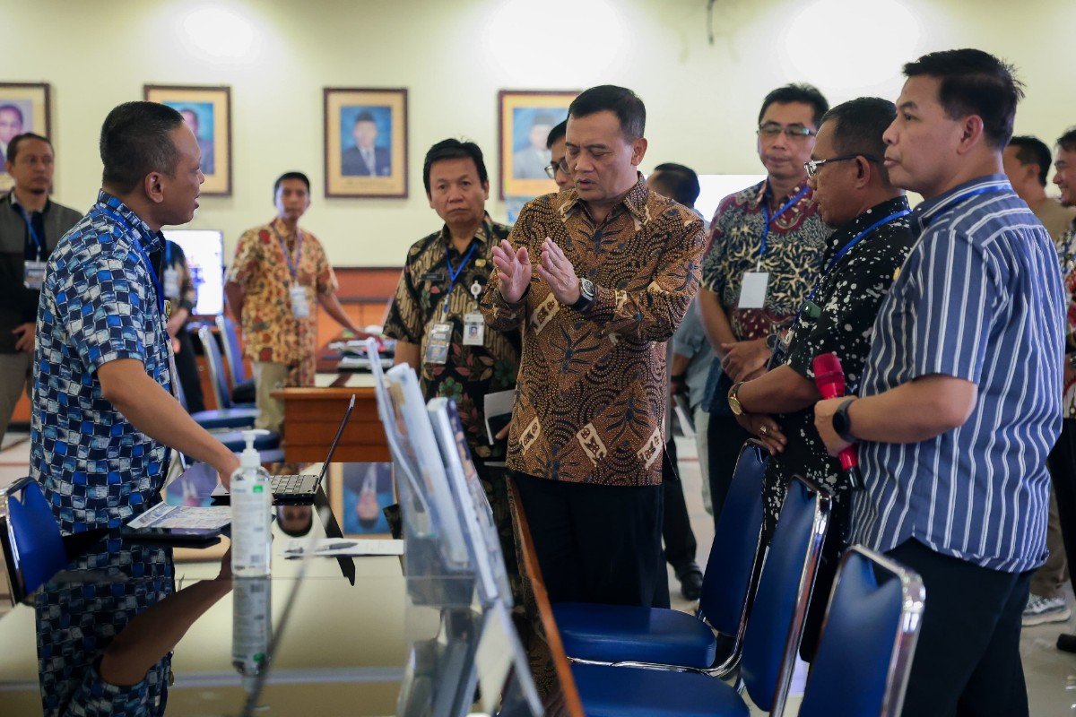 Ahmad Luthfi Tinjau SPMB Jateng, Tegaskan Tak Ada Titip-Menitip di Penerimaan Siswa Baru