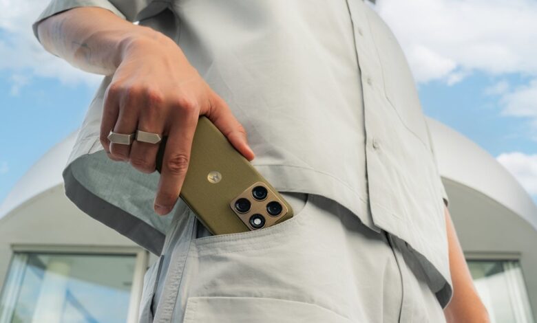 Motorola Edge (2026 Mulai Dijual, Bonus Earbuds dan Smartwatch Bikin Paketnya Sulit Diabaikan