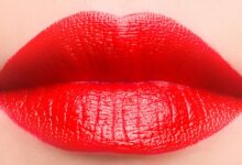4 Lipstik Merah Transferproof yang Bikin Bold Seharian Tanpa Bekas di Gelas