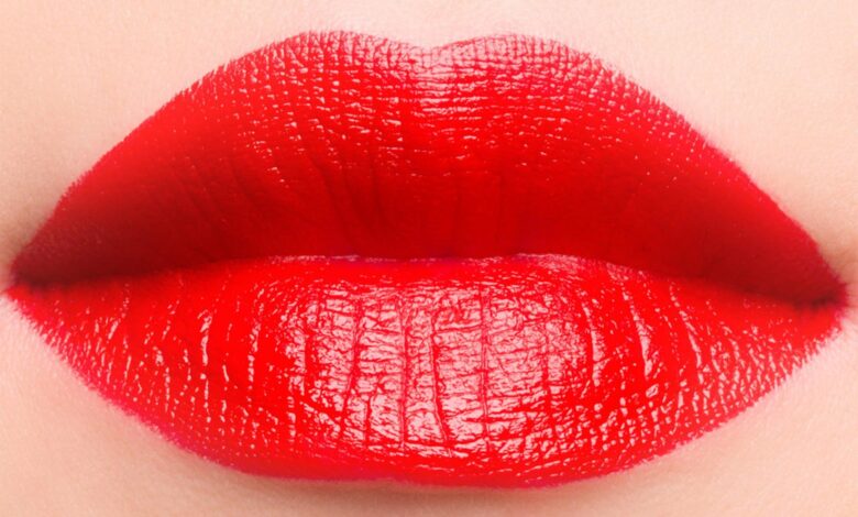 4 Lipstik Merah Transferproof yang Bikin Bold Seharian Tanpa Bekas di Gelas