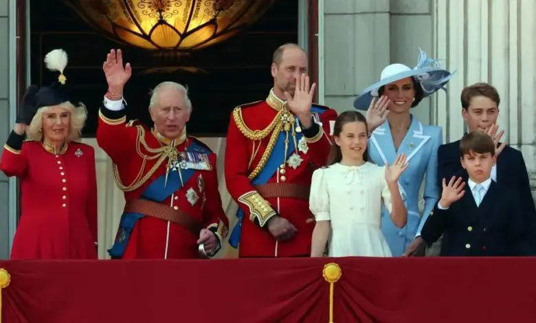 Trooping the Colour di London, Sorak Rakyat dan Sinyal Kuat di Balkon Buckingham Palace