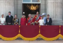 Balkon Buckingham Palace Kian Dipersempit, Charles Tunjukkan Wajah Baru Monarki