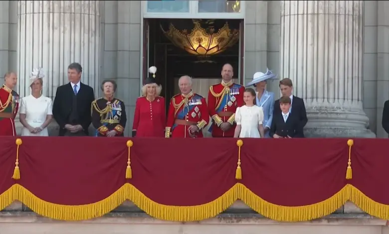 Balkon Buckingham Palace Kian Dipersempit, Charles Tunjukkan Wajah Baru Monarki