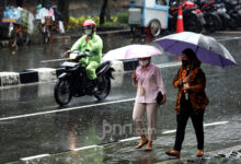 Siang Hingga Malam Jawa Barat Patut Waspada, Hujan Ringan-Sedang Mengintai Banyak Wilayah