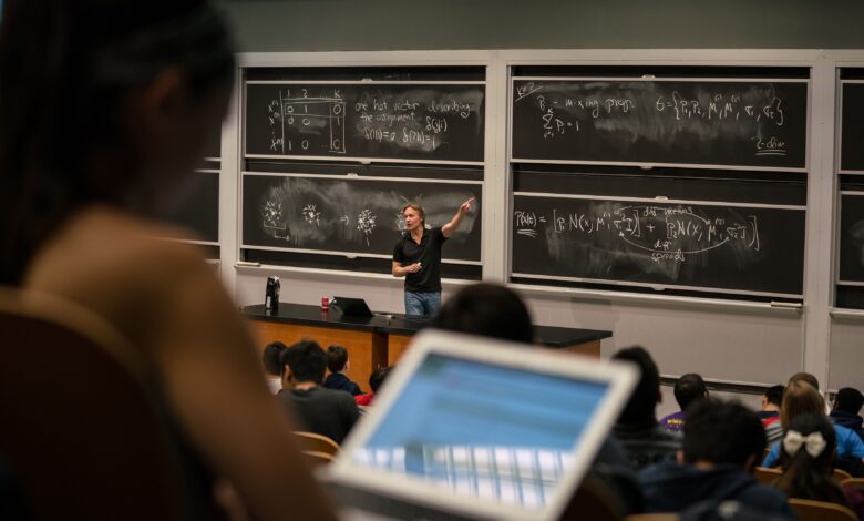Machine Learning di Kampus Mulai Bisa Tahu Mahasiswa yang Berisiko Telat Lulus Lebih Dini