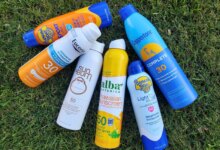 5 Sunscreen Spray Pria yang Ringan, Cepat Meresap, dan Tak Bikin Lengket