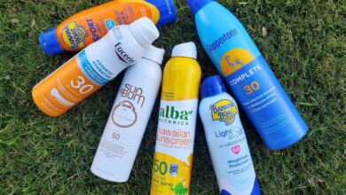5 Sunscreen Spray Pria yang Ringan, Cepat Meresap, dan Tak Bikin Lengket