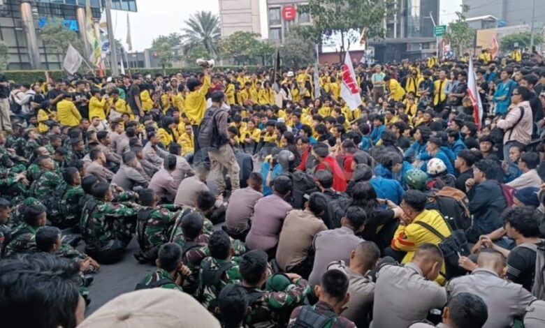 Komisi I DPR Bela Pengerahan TNI-Komcad di Demo Mahasiswa, Batas Hukumnya Disorot