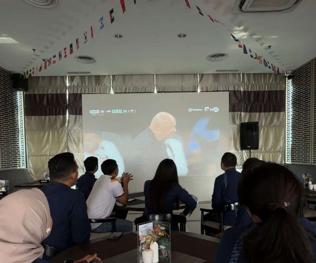 Nobar Piala Dunia Bisa Jadi Pintu Keluar dari Canggung Sosial bagi Pria Pendiam
