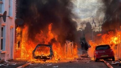 Belfast Memanas Usai Penusukan, Rumah dan Bus Warga Asing Dibakar Massa
