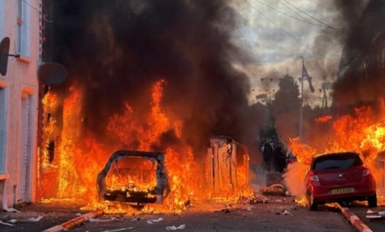 Belfast Memanas Usai Penusukan, Rumah dan Bus Warga Asing Dibakar Massa