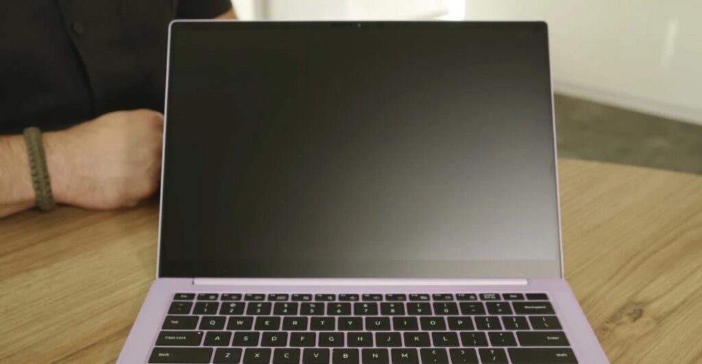 Intel Firefly Dorong Laptop Windows Murah Naik Kelas, Ancaman Baru untuk MacBook Neo
