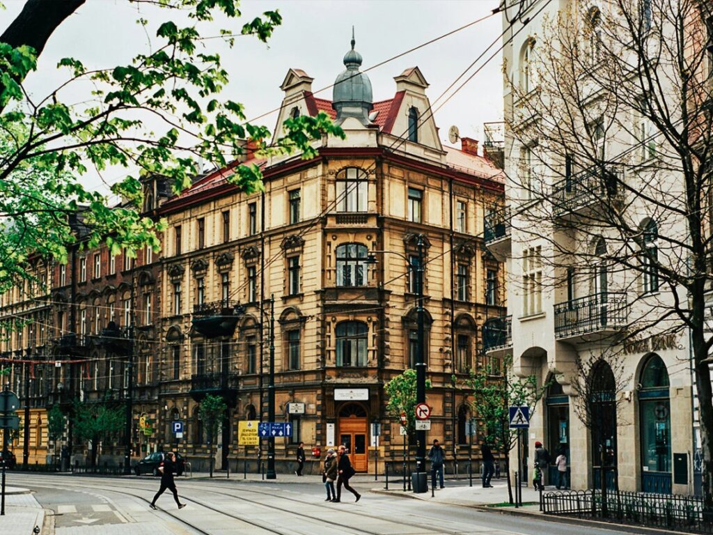 6 Prompt Gemini AI untuk Foto Liburan di Krakow yang Tampak Nyaris Asli