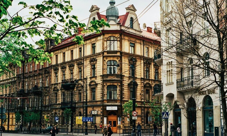 6 Prompt Gemini AI untuk Foto Liburan di Krakow yang Tampak Nyaris Asli