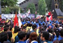 Mahasiswa Kepung Kantor Gubernur Jateng, Desakan Evaluasi MBG dan Rupiah Menguat
