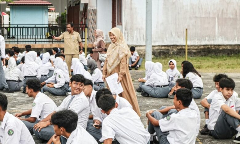 Guru PPPK Paruh Waktu Cuma Terima Rp15 Ribu, Anggaran Pendidikan Dipertanyakan