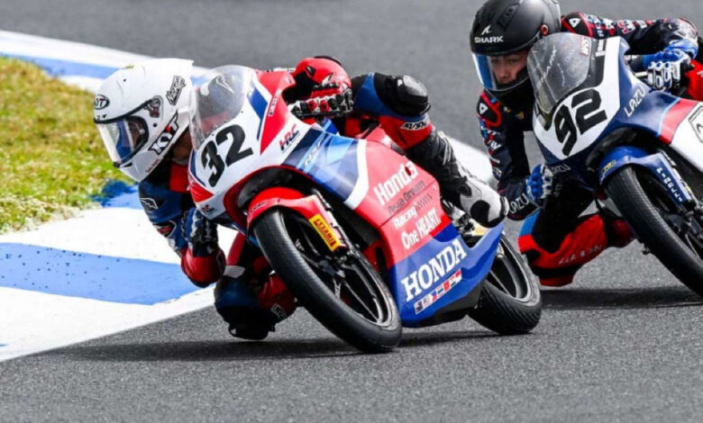 Kiandra Ramadhipa Menang di Estoril, Indonesia Raya Bergema di Moto3 Junior