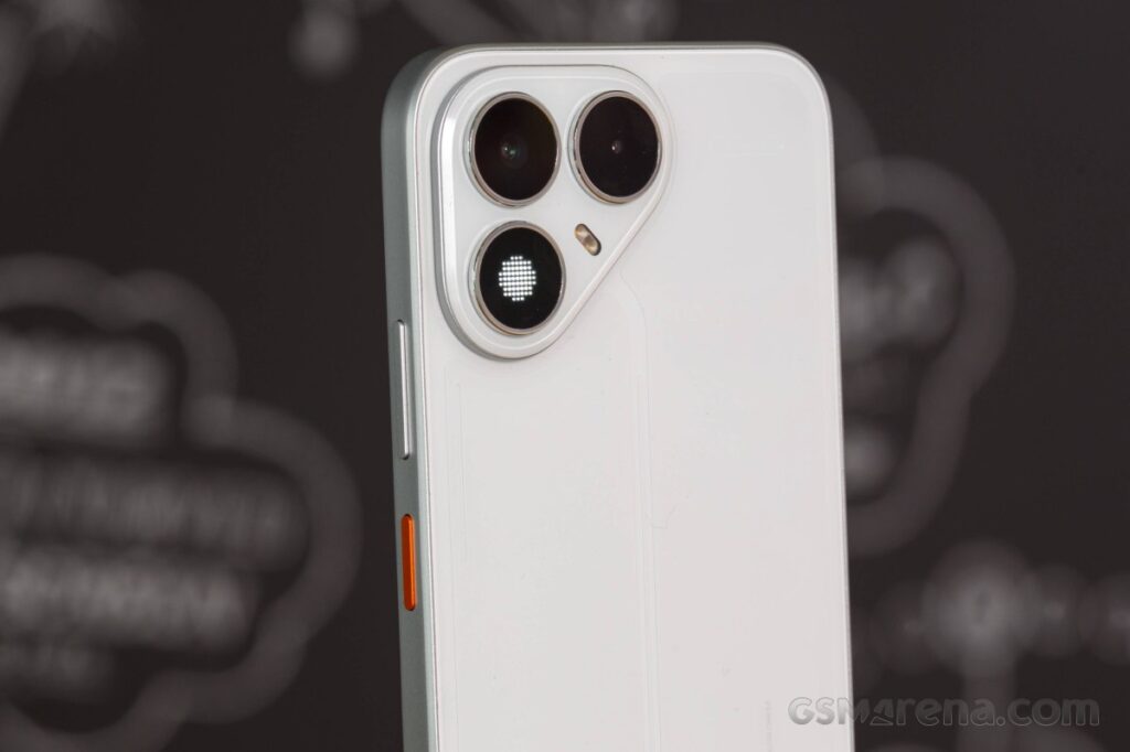 Tecno Pova 8 Bawa Baterai 8.000 mAh dan Layar 144Hz, Desainnya Beda Sendiri