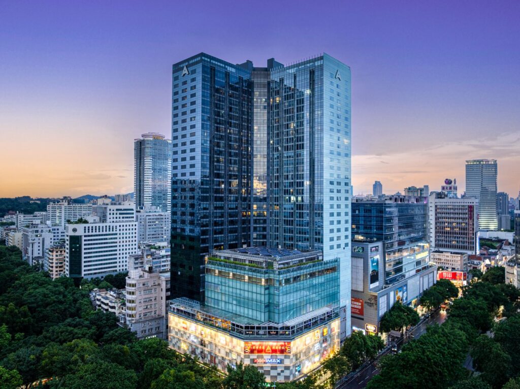 Menara Stopkontak Ini Bikin Meja Kerja Lebih Rapi, Kabel Tak Lagi Saling Sikut