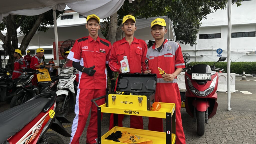 Hasston Pecahkan Rekor MURI, 2.500 Motor Ganti Oli Sekaligus di Jakarta